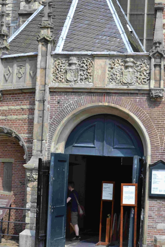 Amsterdam – Oude Kerk (Church) | Travel Guide D3101510 c rotated 683x1024